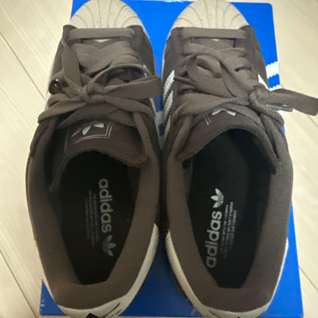 adidas SUPERSTAR ブラウン スエード スニーカー — image 3