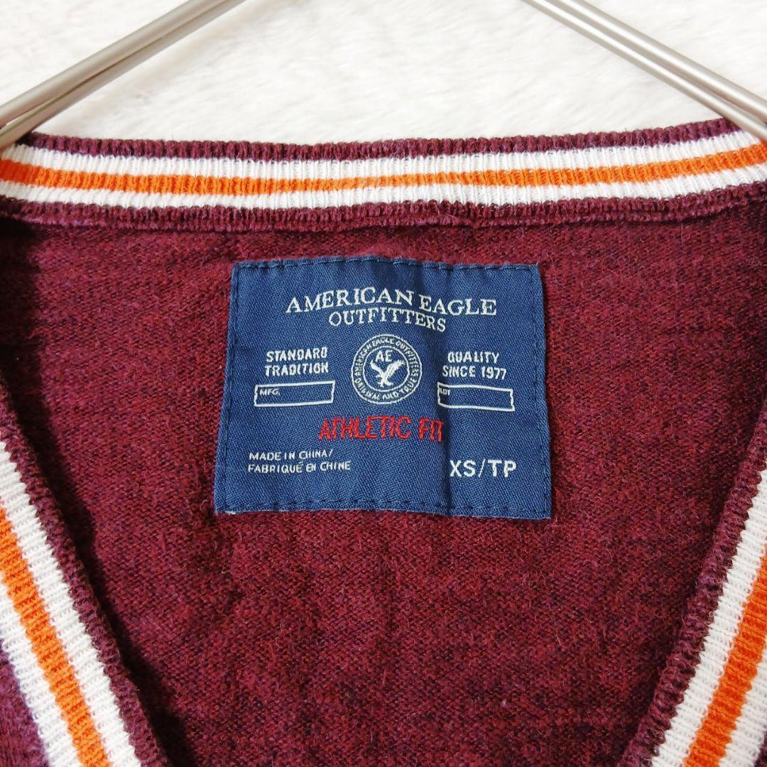 アメリカンイーグルアウトフィッターズ　Vネックニットセーター　XS　赤　胸元刺繍 — image 2