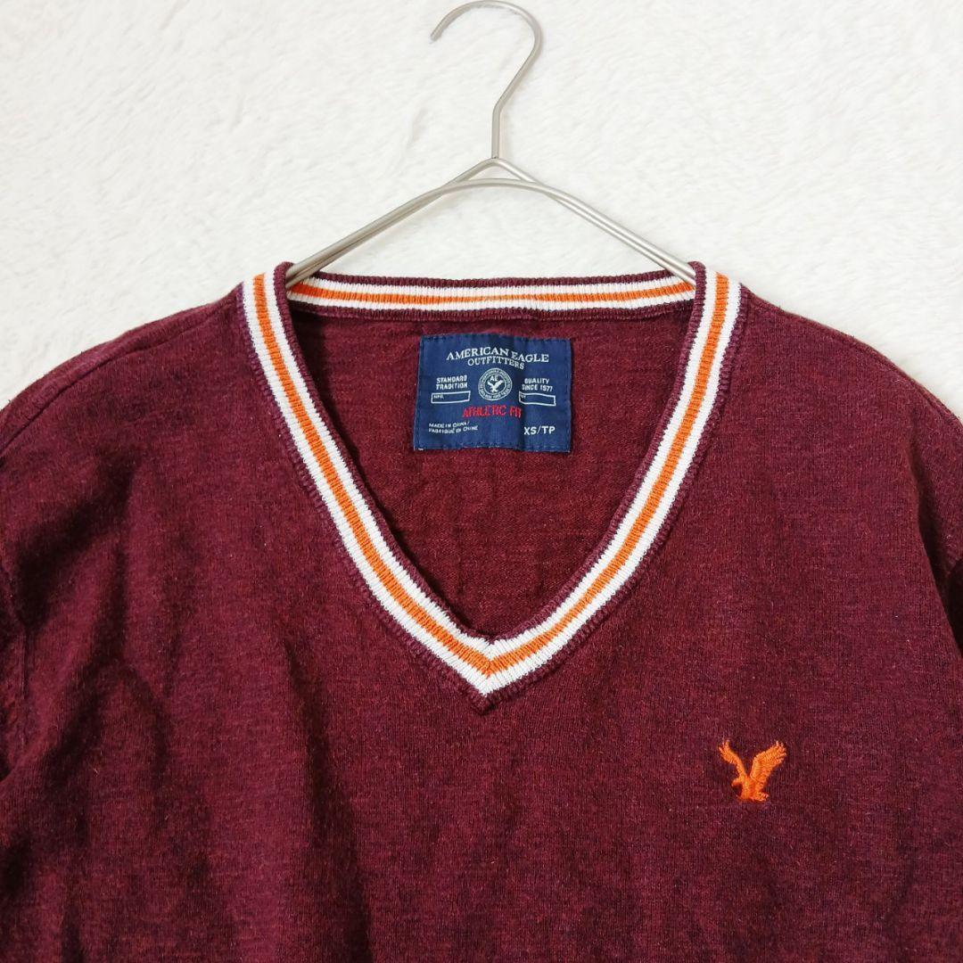 アメリカンイーグルアウトフィッターズ　Vネックニットセーター　XS　赤　胸元刺繍 — image 3
