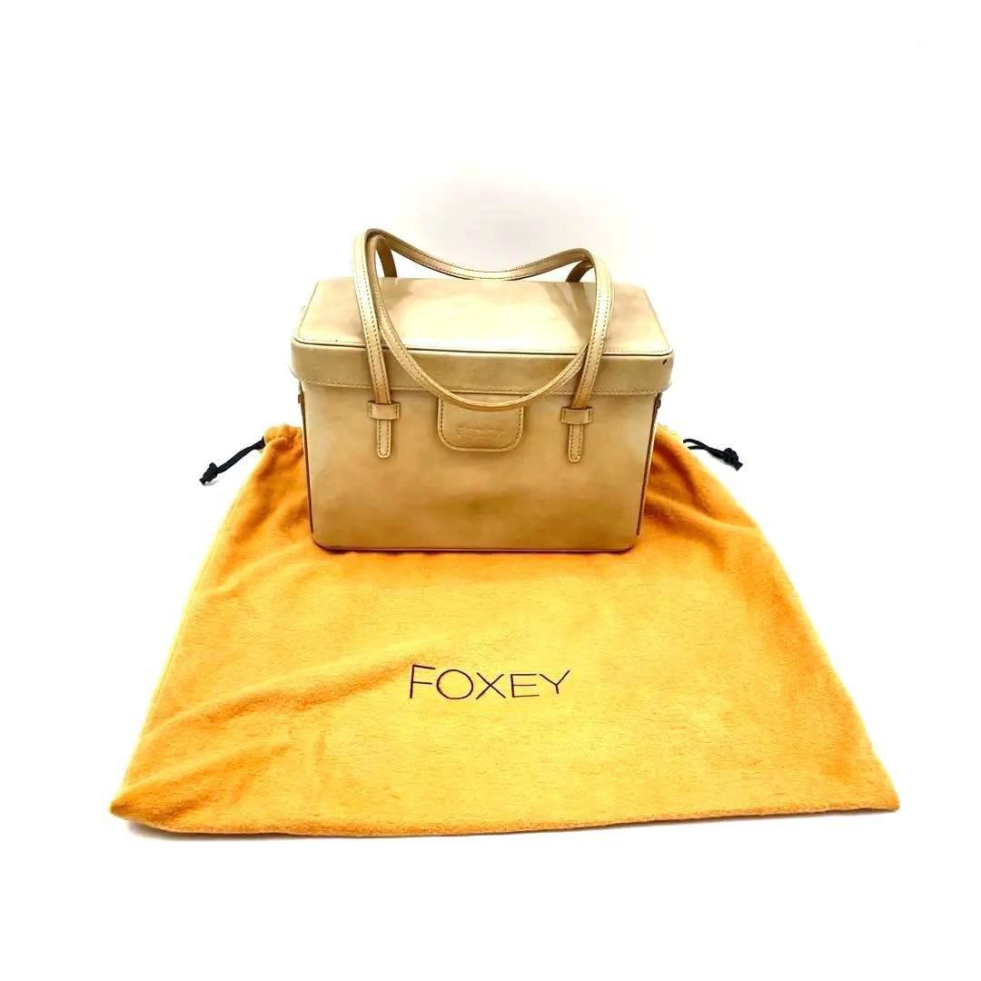 FOXEY フォクシー エナメル バニティバッグ ボックスバッグ ベージュ — image 4