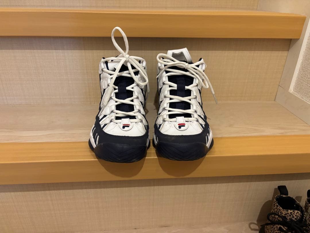 め*と様 FILA ハイカットスニーカー ホワイト ネイビー — image 3