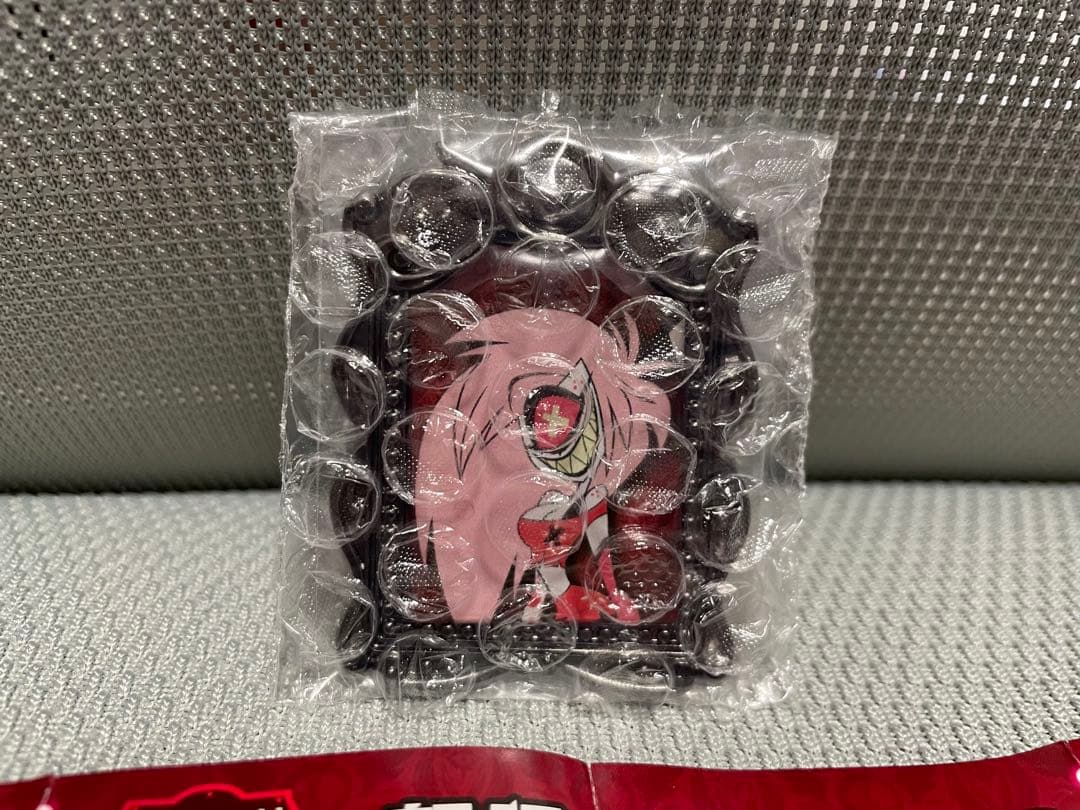 【Hazbin Hotel】ハズビンホテル 額縁スタンド チェリー・ボム — image 2