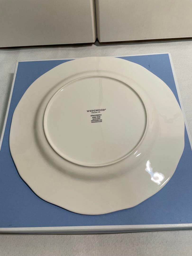 WEDGWOOD インタグリオ ディナープレート 28cm 白 箱付 新品 — image 3