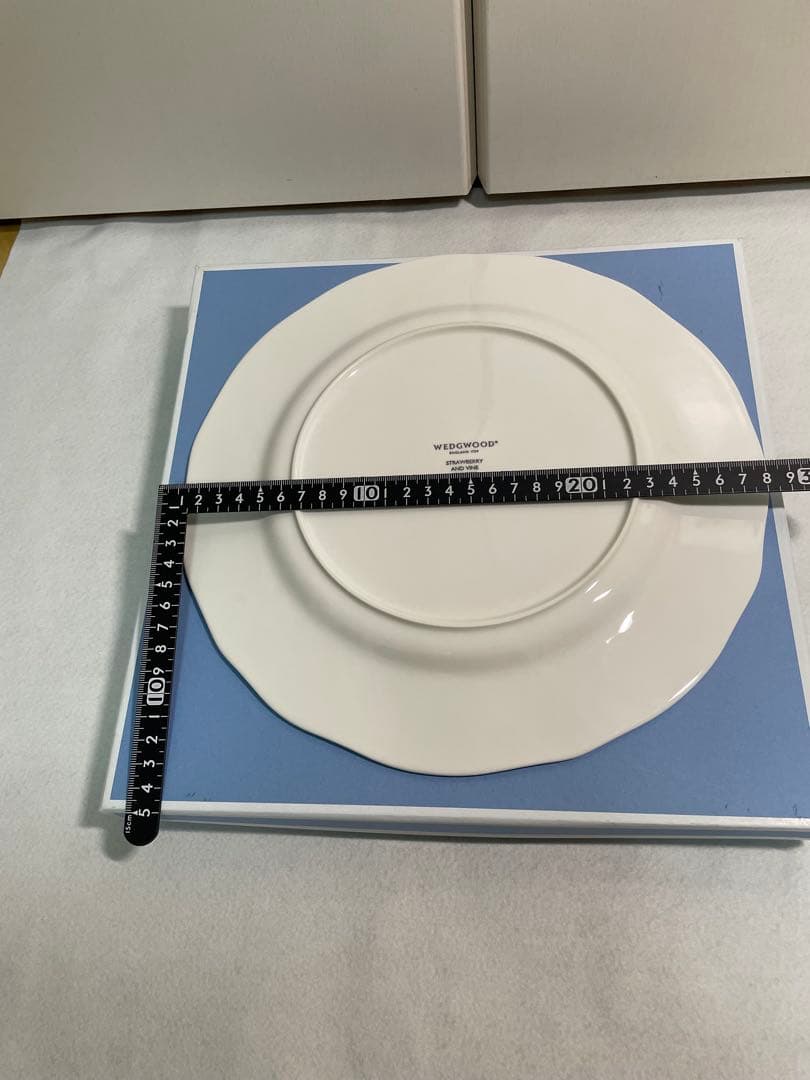 WEDGWOOD インタグリオ ディナープレート 28cm 白 箱付 新品 — image 4