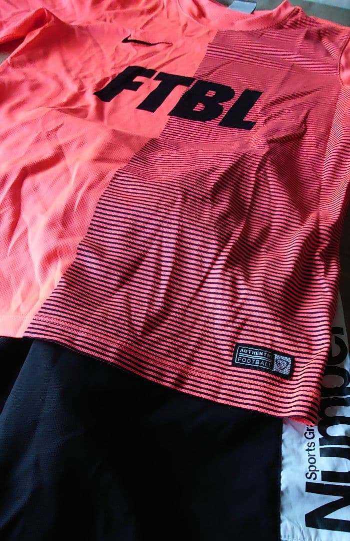 ※最終価格※ Nike DRI-FIT L Tシャツ ショートパンツ 2点 — image 5