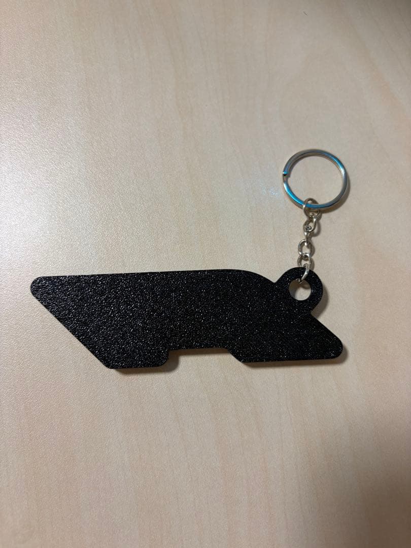 F1ロゴ キーホルダー 赤黒色3Dプリンター製 — image 2