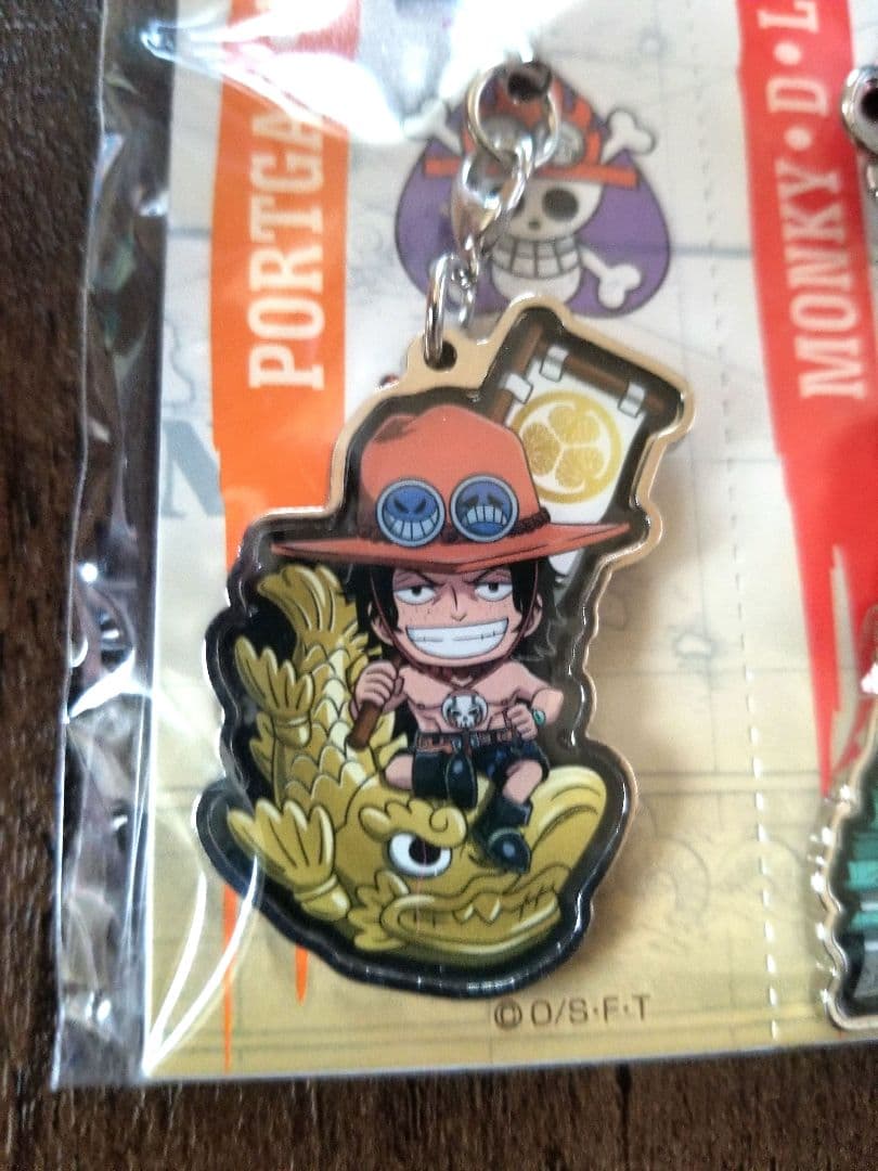 ONE PIECE 名古屋限定 3兄弟メタルストラップ — image 3