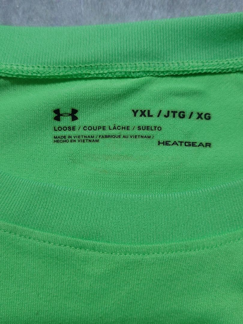 Under Armour Tシャツ YXL グリーン — image 3