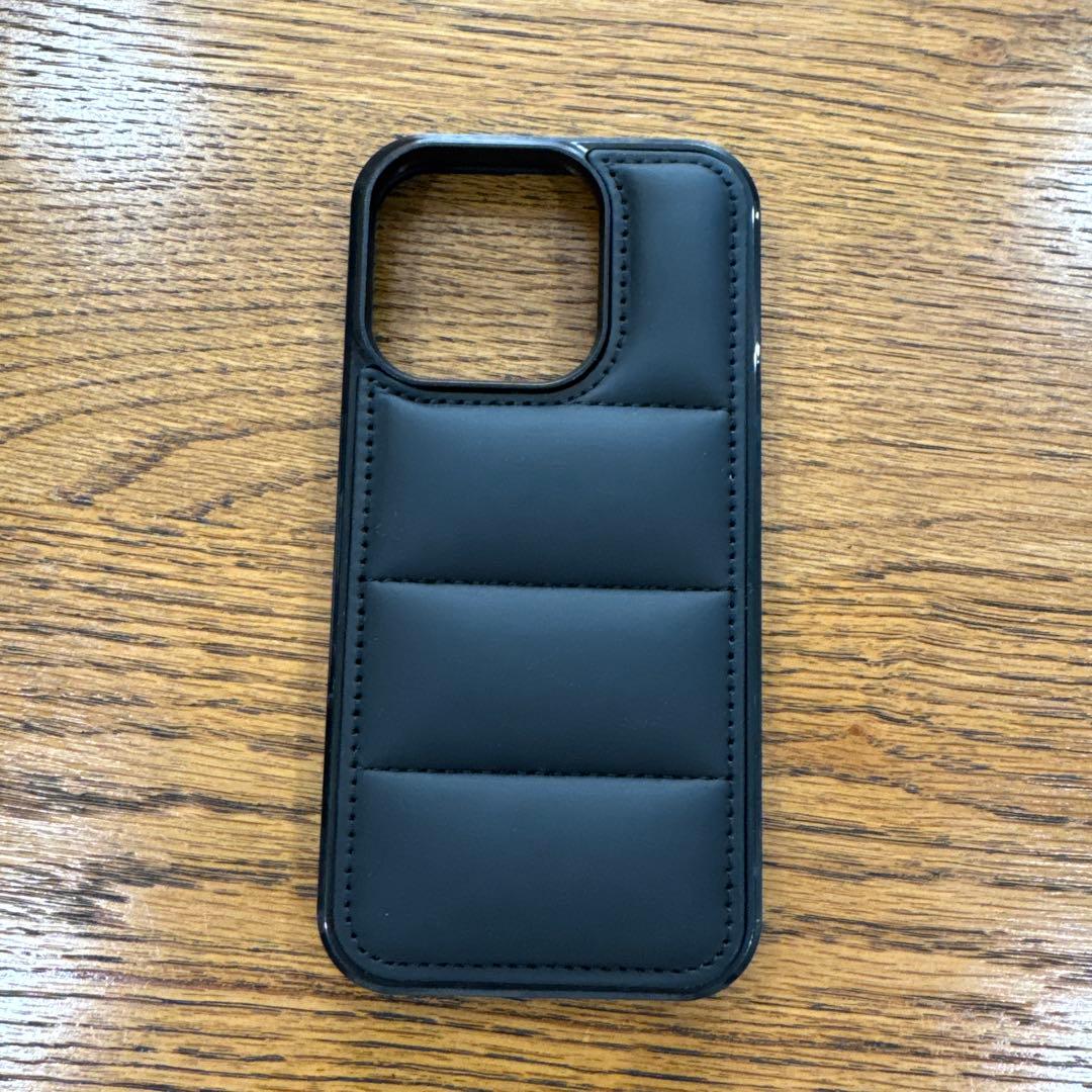 iPhone15pro ブラックパッド入りケース — image 3