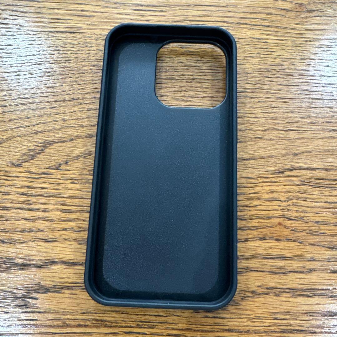 iPhone15pro ブラックパッド入りケース — image 4