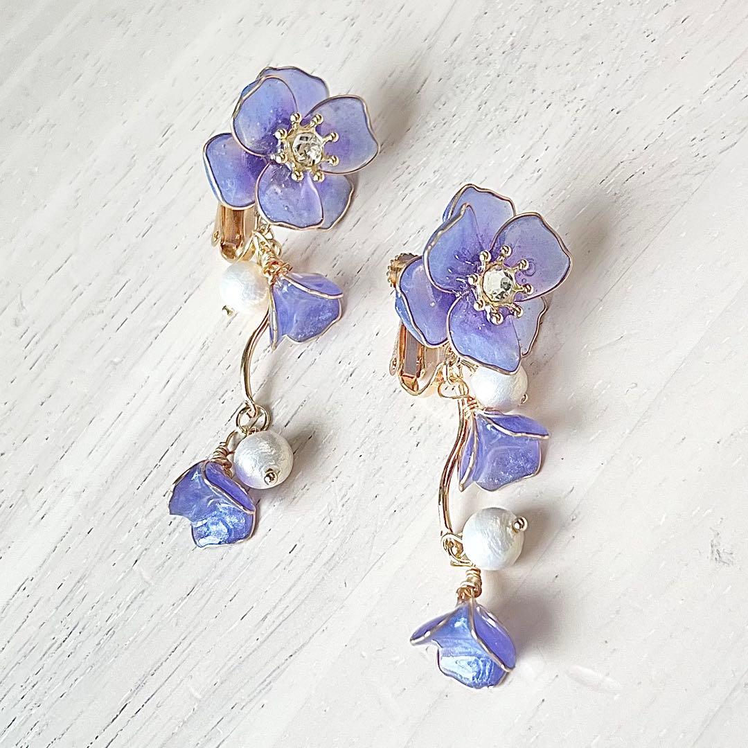 紫の花のディップアートイヤリング — image 2