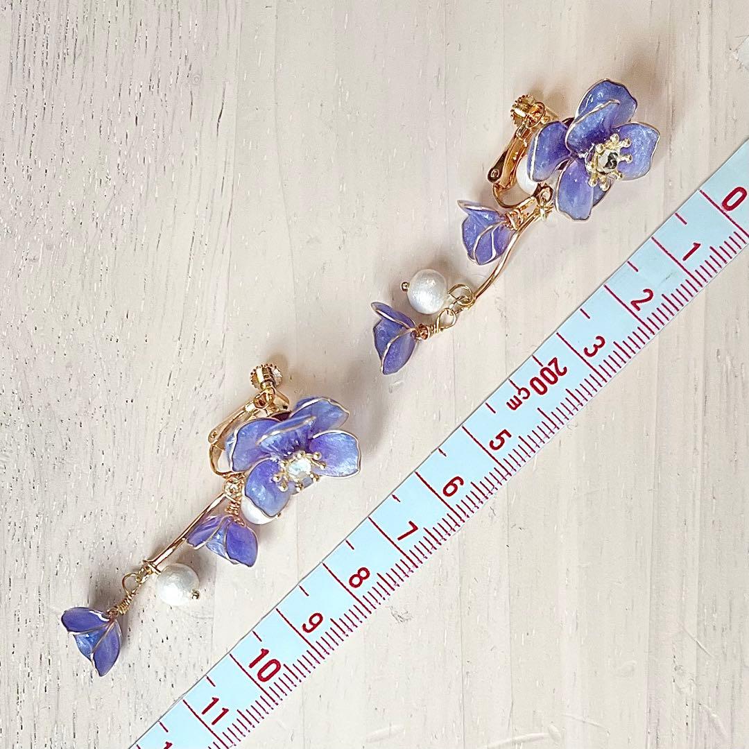 紫の花のディップアートイヤリング — image 4