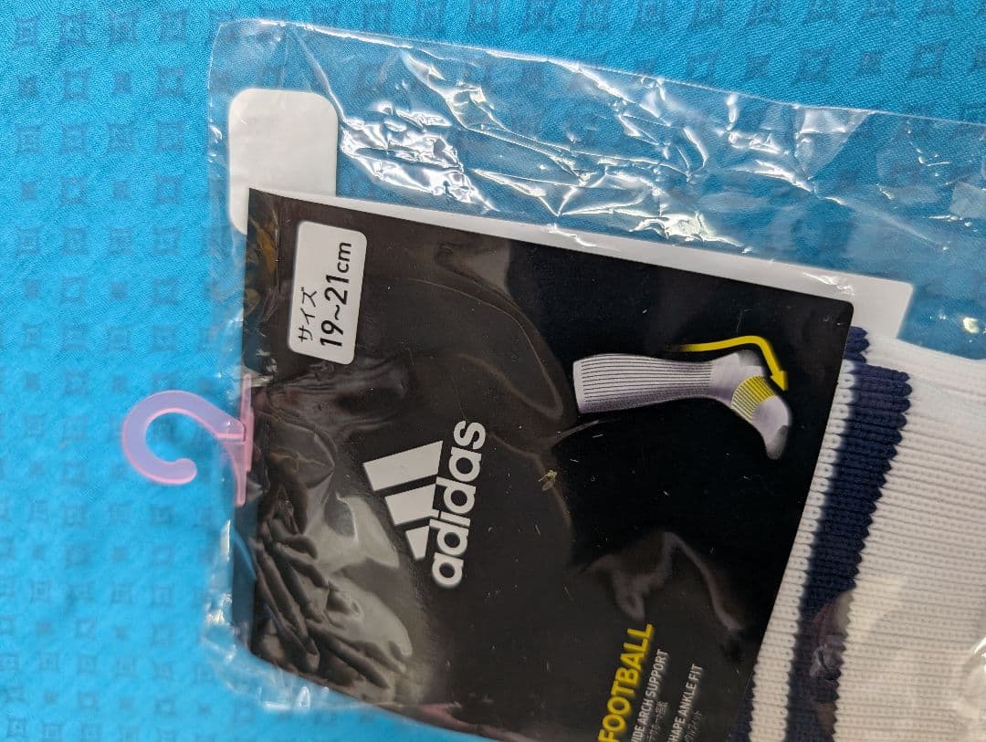 新品adidas サッカーソックス 19-21cm白✕紺色 — image 2