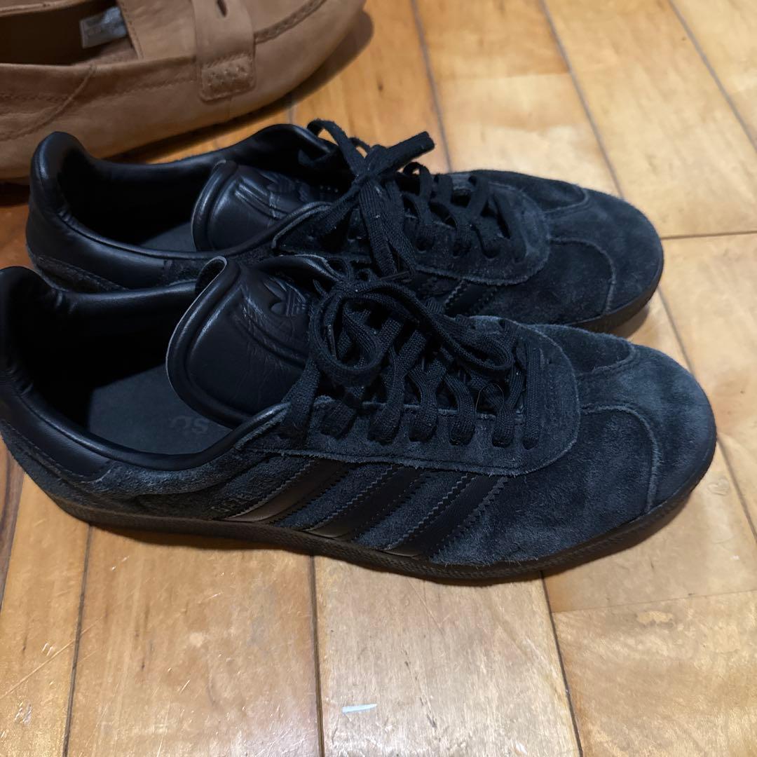adidas Gazelle ブラック スエード スニーカー — image 2