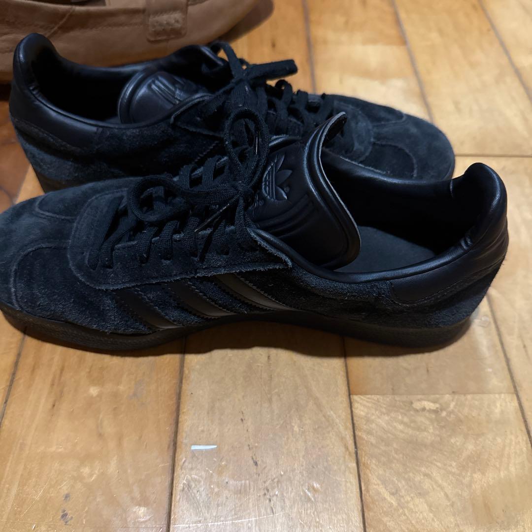 adidas Gazelle ブラック スエード スニーカー — image 3