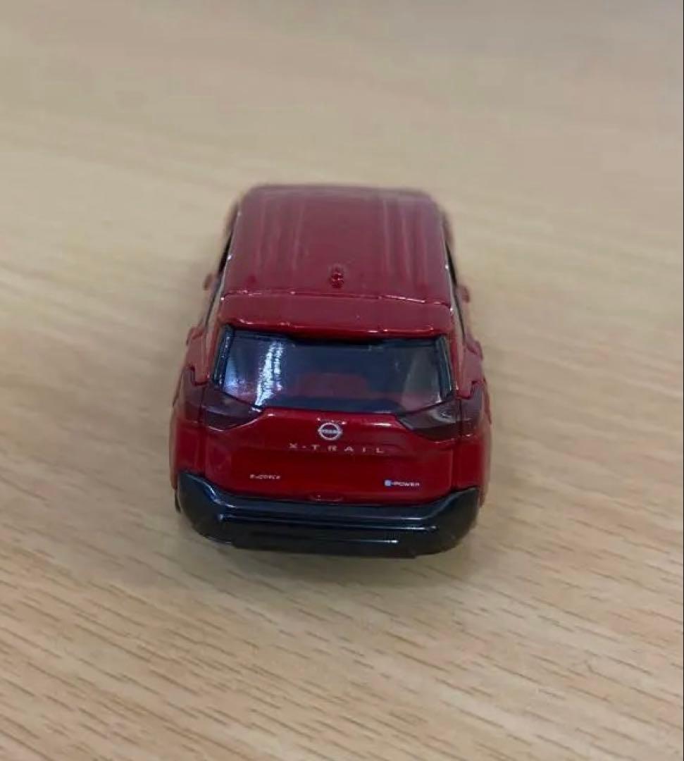 入手困難 トミカ 日産 エクストレイル 型式T33赤色 — image 3