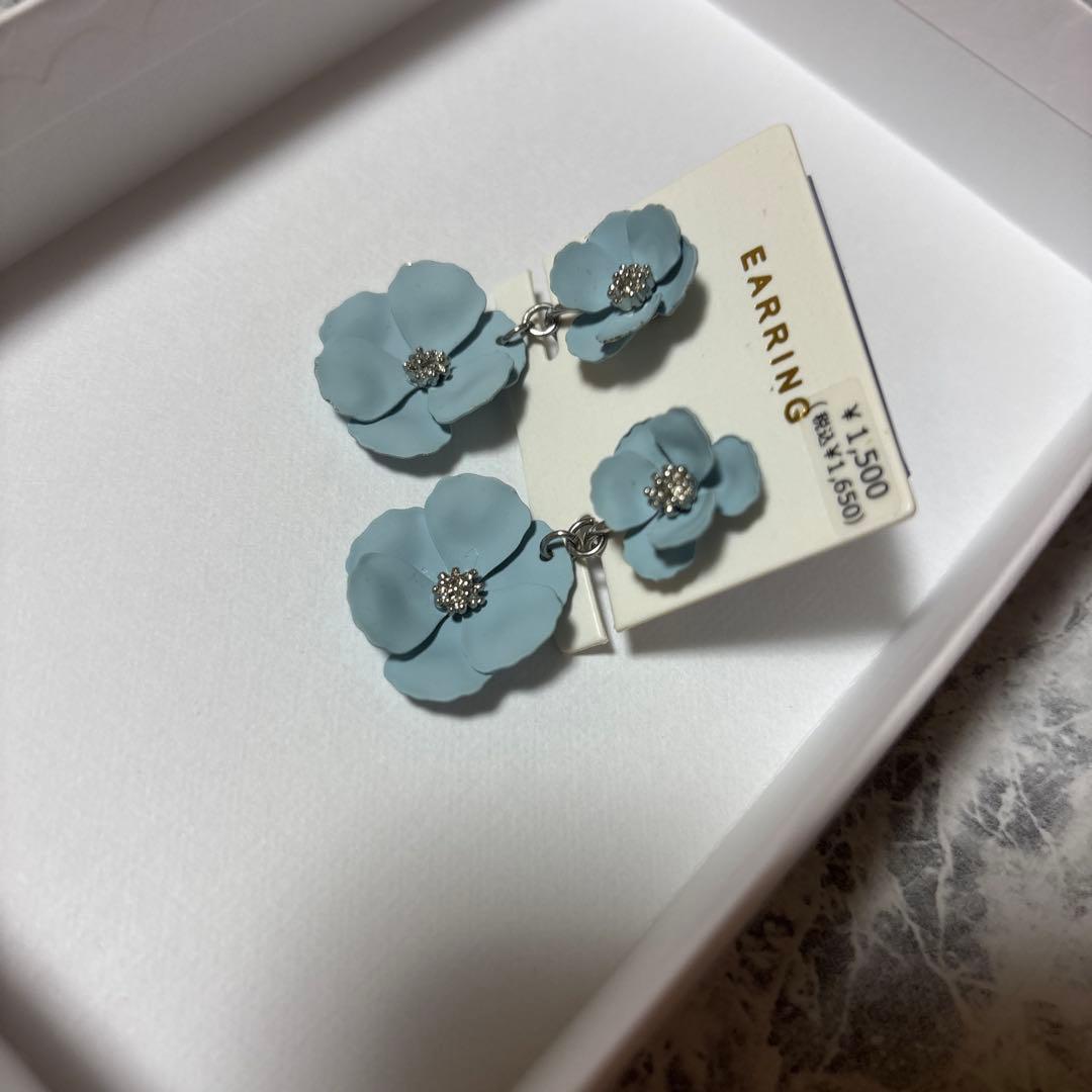 アネモネ anemoneフラワーモチーフ イヤリング ブルー — image 3