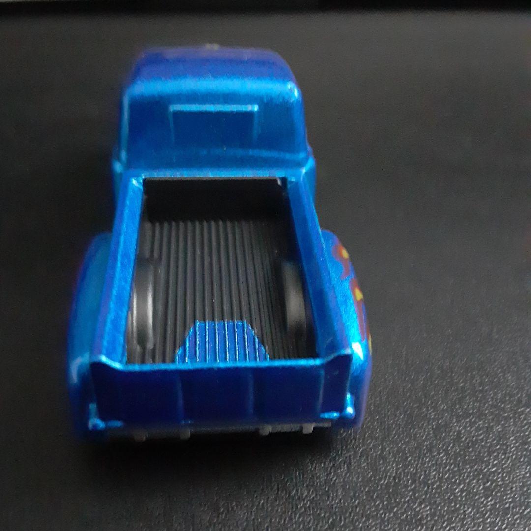 ブルー ファイヤーパターン ピックアップトラック — image 4