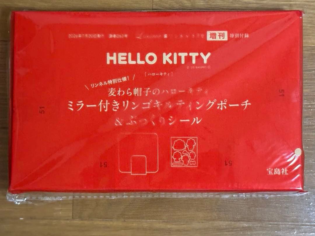 リンネル　8月号増刊　HELLO KITTY ミラー付キルティングポーチ＆シール — image 2