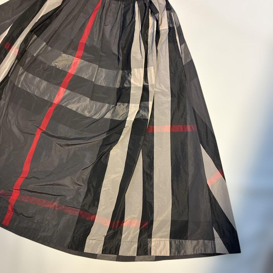 URBAN RESEARCH フレアスカート 黒・赤・グレー ストライプ — image 2
