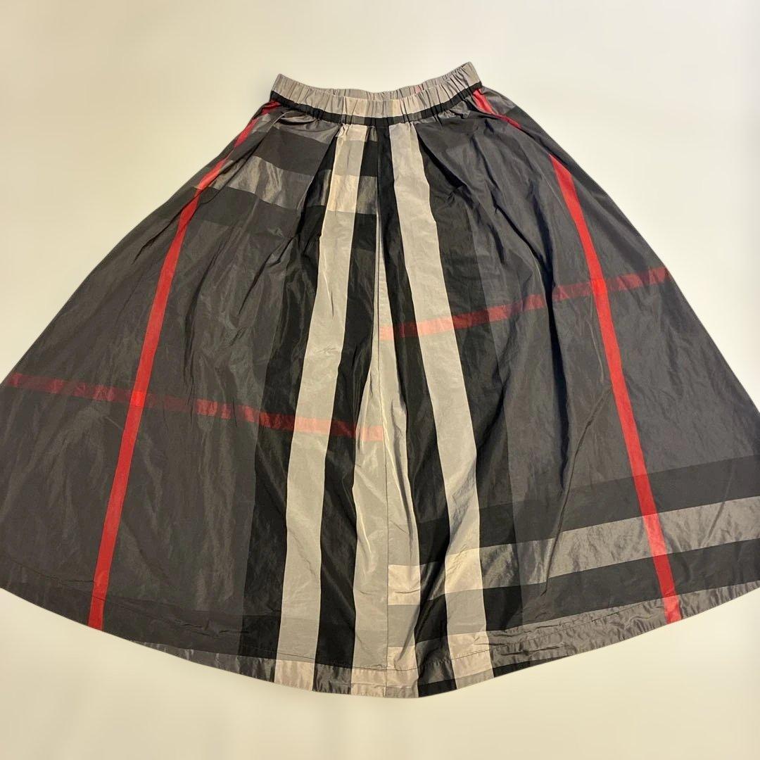 URBAN RESEARCH フレアスカート 黒・赤・グレー ストライプ — image 5