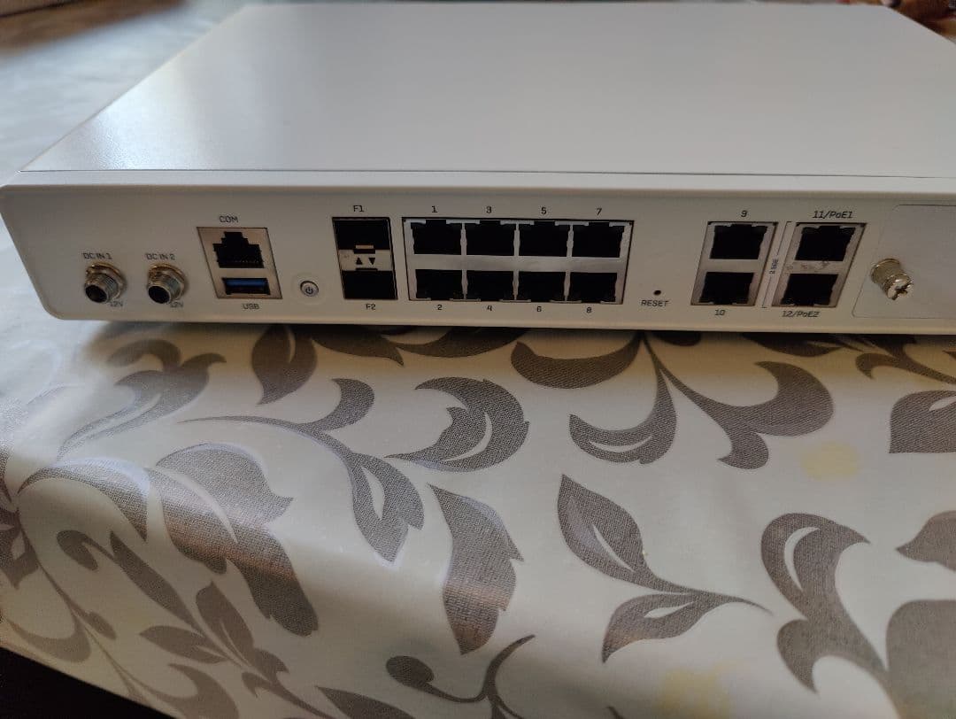 Sophos XGS 136 ネットワークアプライアンス 本体 — image 5
