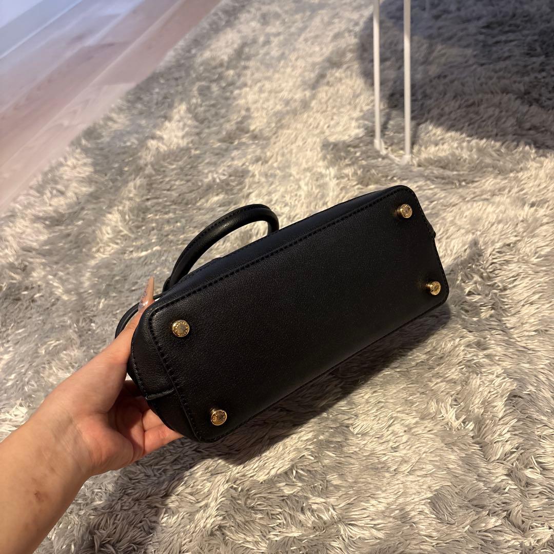 CHARLES & KEITH ミニスコッティー トートバッグ ブラック — image 4