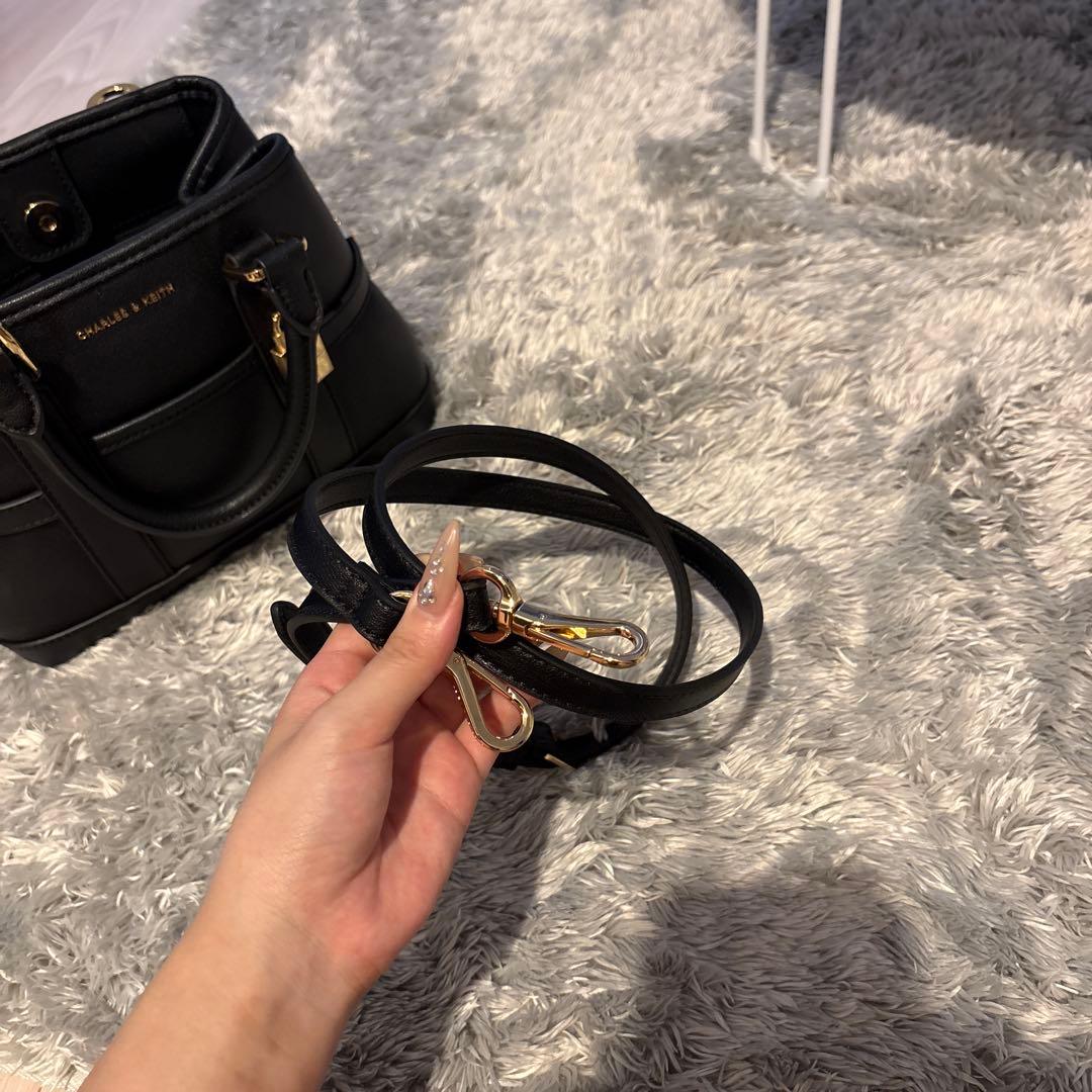 CHARLES & KEITH ミニスコッティー トートバッグ ブラック — image 5