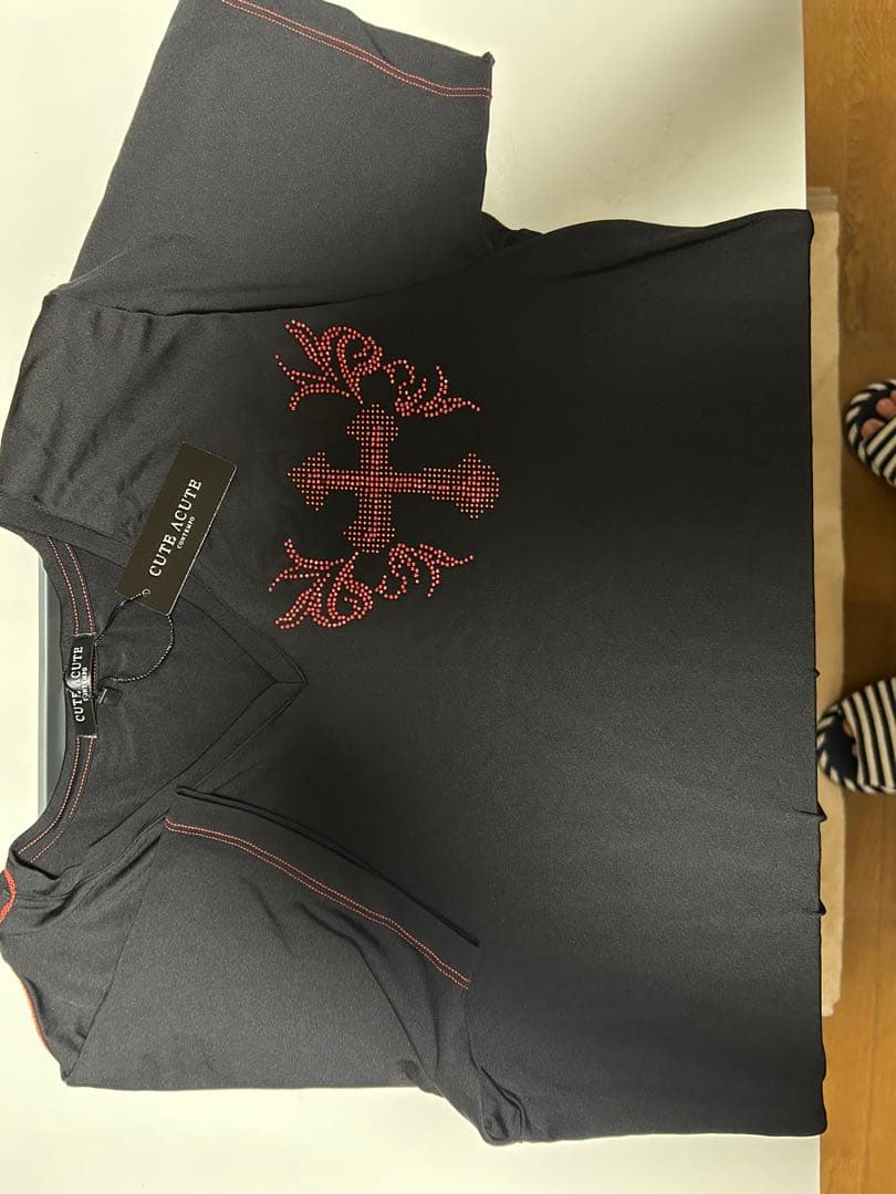 新品タグ付き CUTE AGURE 半袖Tシャツ L ラインストーン　クロス — image 4