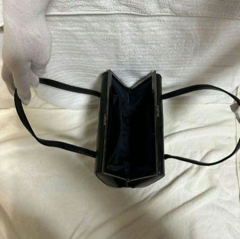 リザード型押し がま口 ハンドバッグ ブラック — image 3