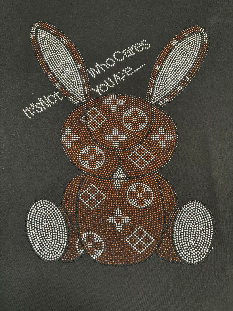 価格半額以下　未使用　可愛いストーンウサギデザイン XXL Tシャツ — image 2