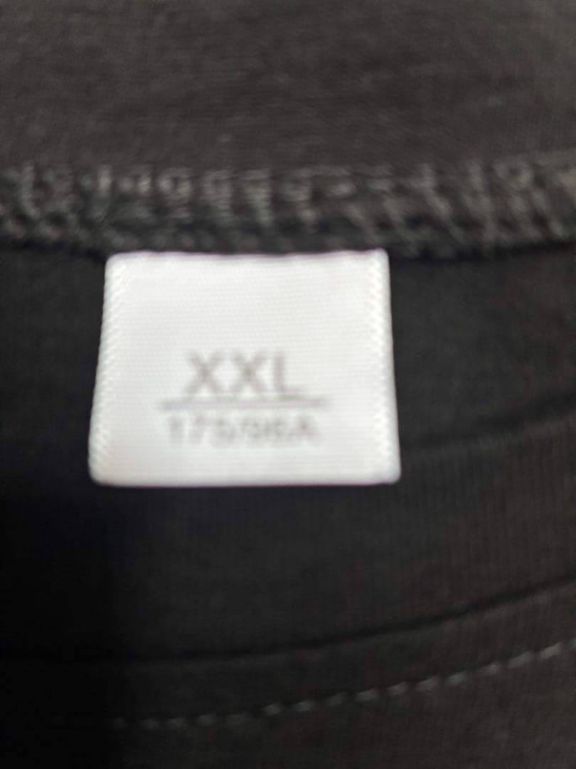 価格半額以下　未使用　可愛いストーンウサギデザイン XXL Tシャツ — image 3