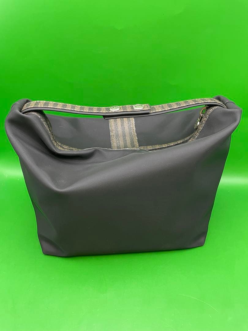 中古FENDIフェンディバンドバッグポーチ黒 — image 4