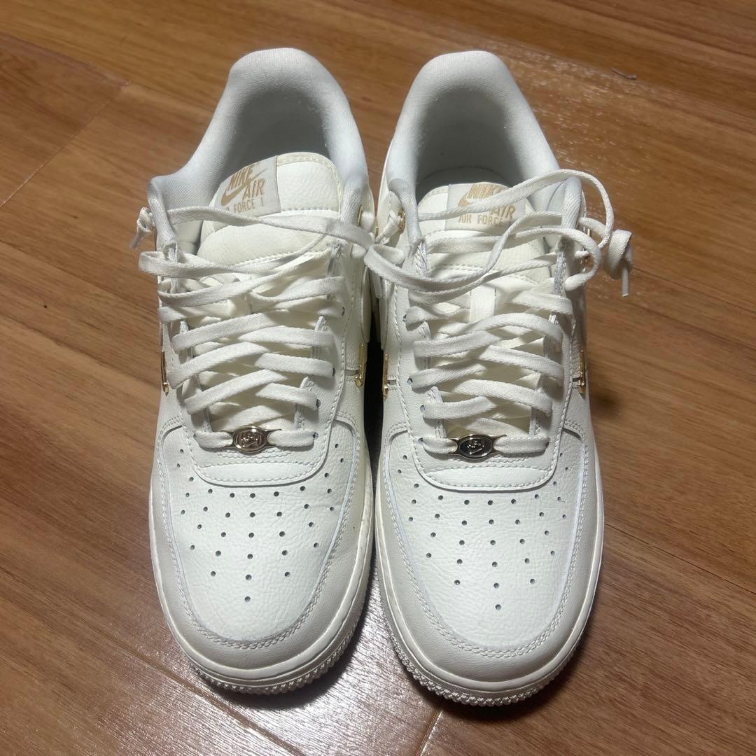 Nike Air Force 1 Low ホワイト ゴールド — image 2
