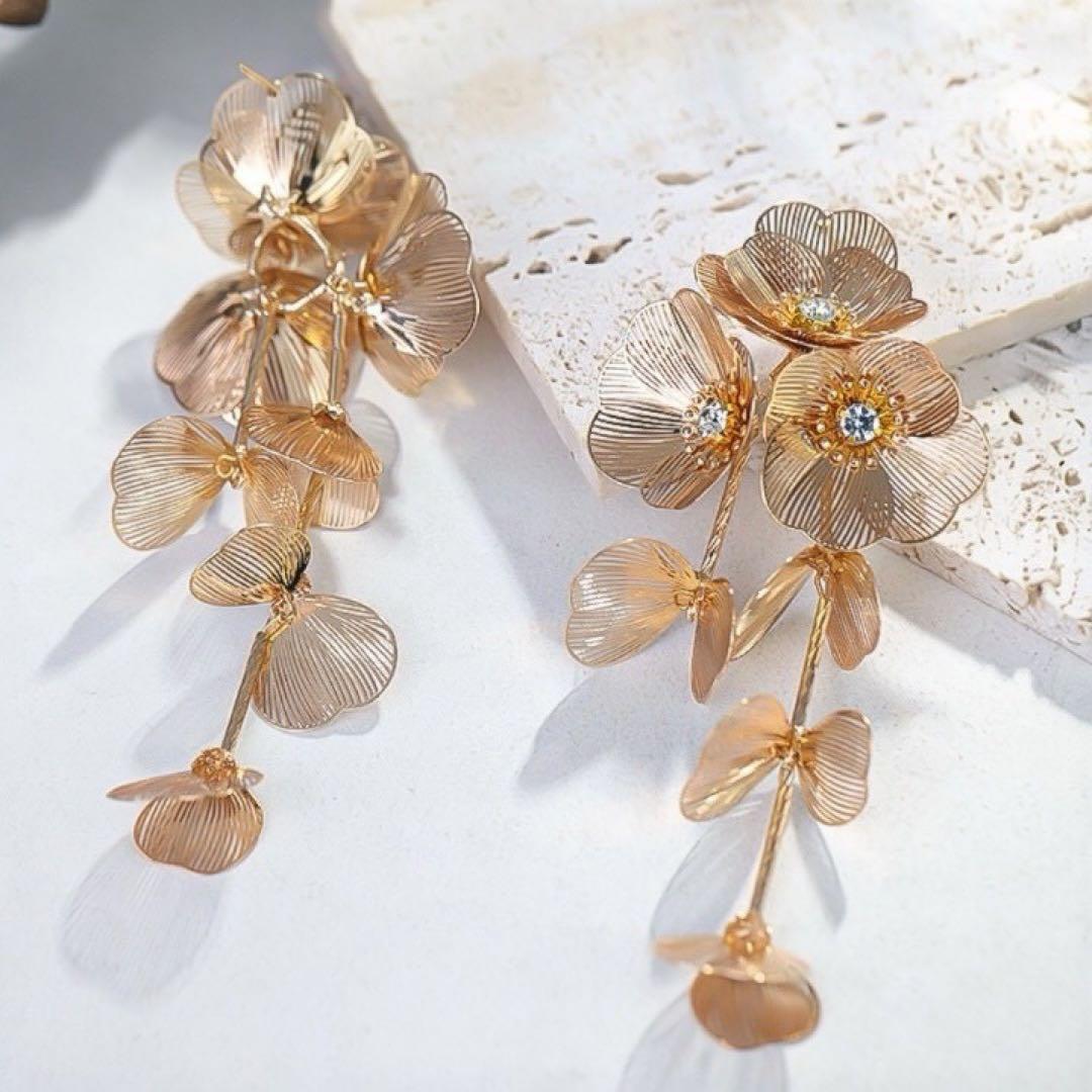 【新品】ロングイヤリング　イヤリング　ゴールド フラワーモチーフ 花 結婚式 — image 3
