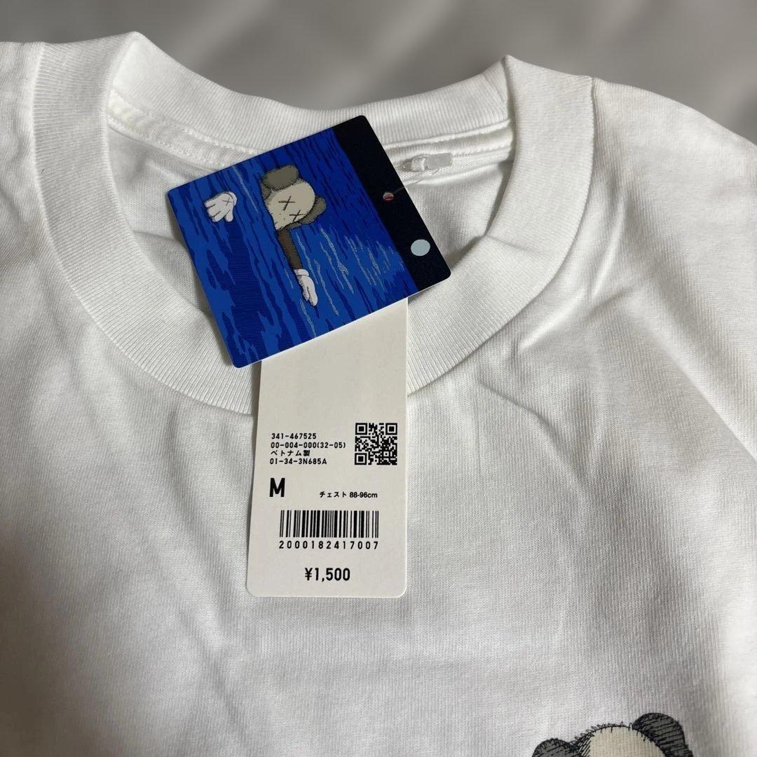 新品未開封　カウズTシャツ　ユニクロ　Mサイズ — image 3