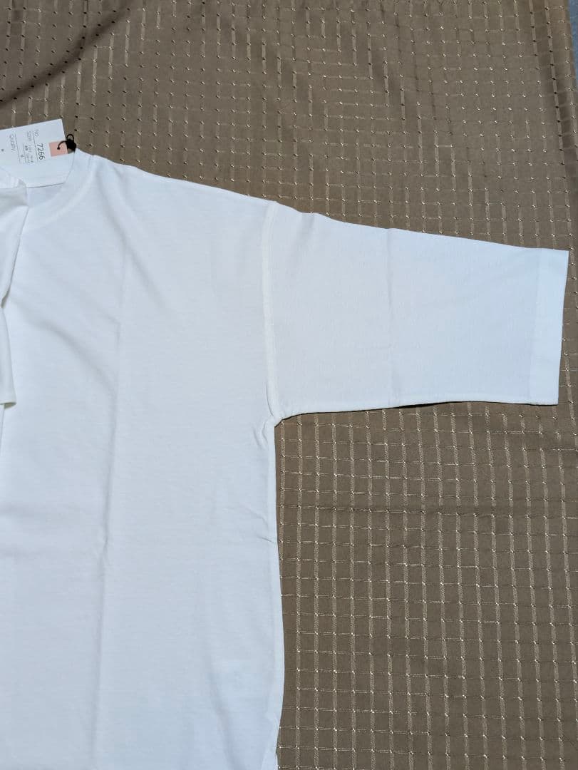 【新品未着用】Karei ホワイトTシャツ スリット入り — image 2