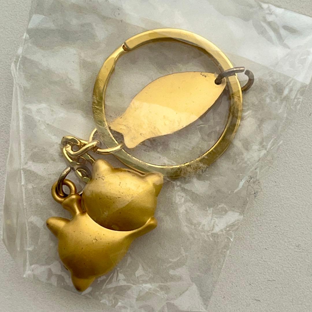 【レア】招き猫と魚の骨 キーホルダー 金色　ゴールド　招福　新品未使用 — image 4
