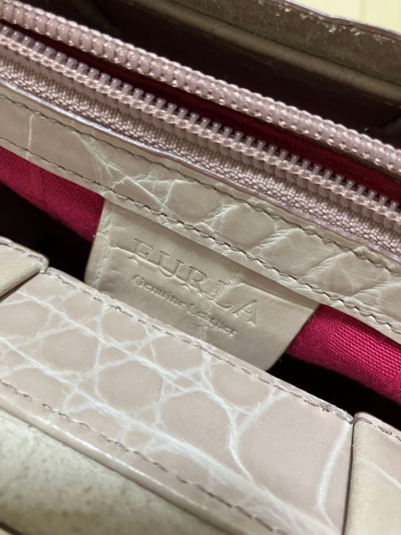 FURLA ハンドバッグ クロコ型押し 薄ピンクグレージュ — image 3