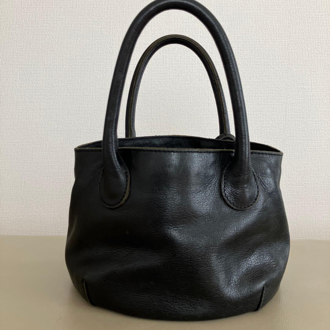 Toleur トーラ　レザーハンドバッグ ブラック 本革　チャーム付 — image 3