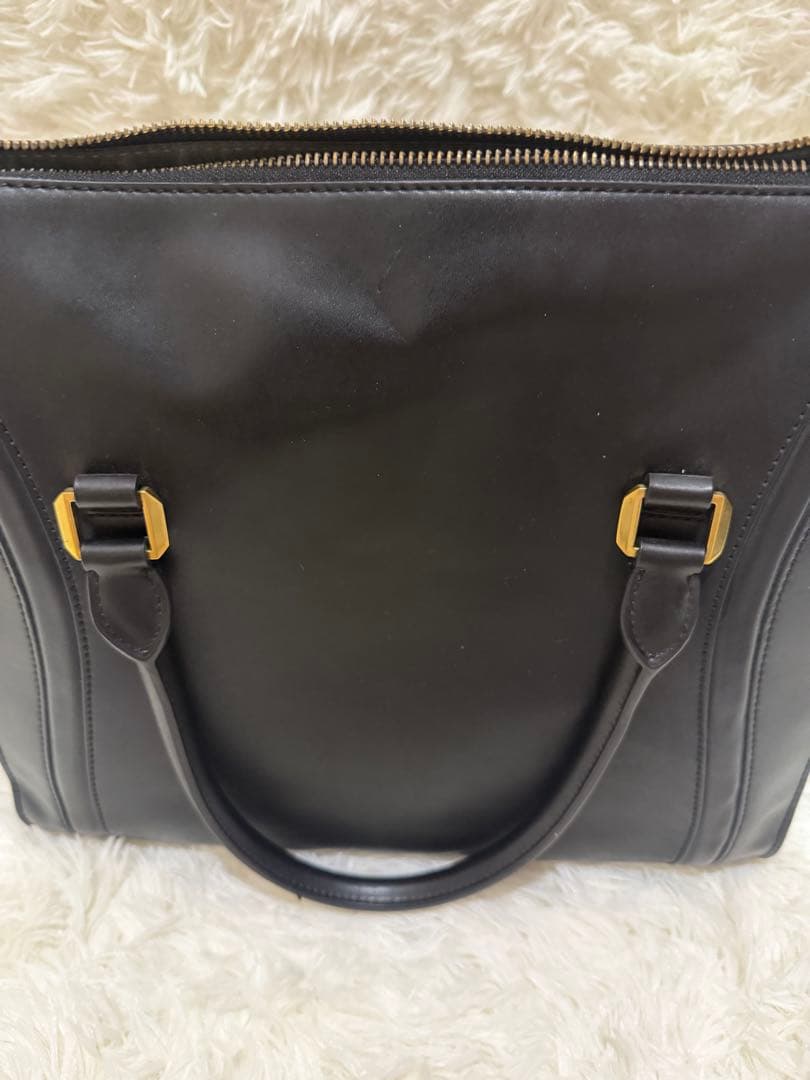 CHARLES & KEITH ハンドバッグ ブラック パスケース付 金具 — image 4
