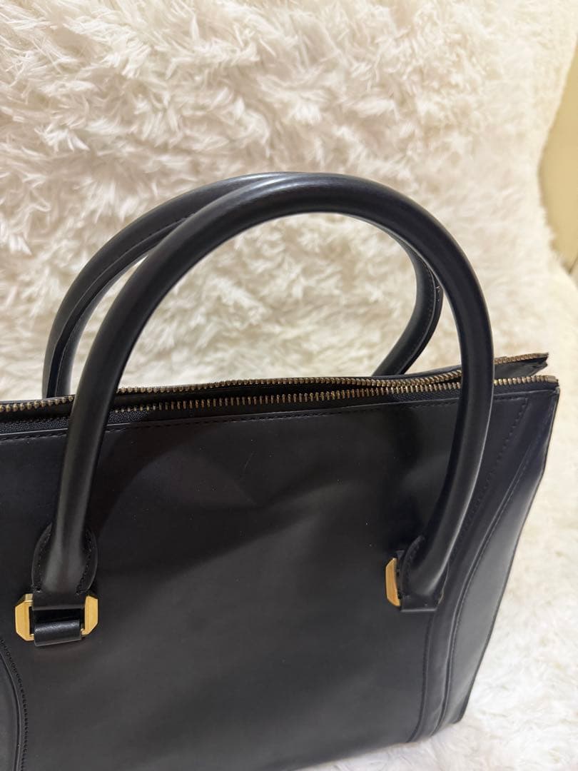 CHARLES & KEITH ハンドバッグ ブラック パスケース付 金具 — image 5