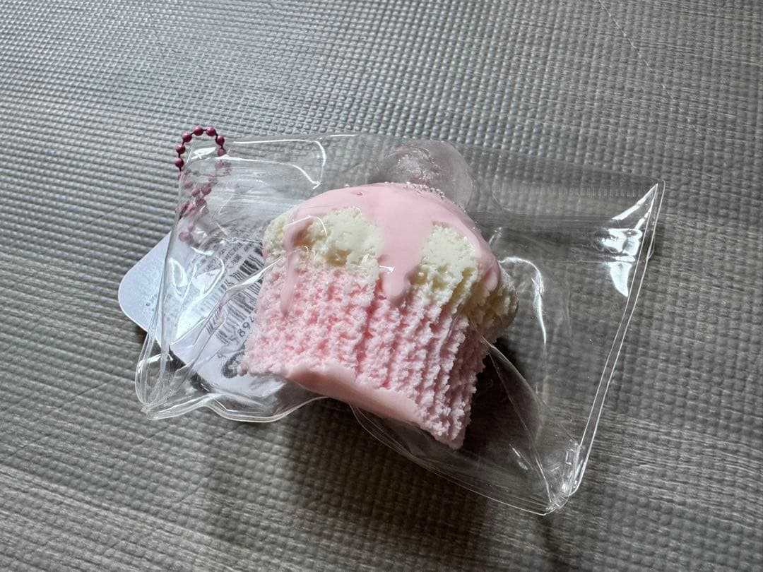 カップケーキスクイーズ　新品タグ付き — image 3