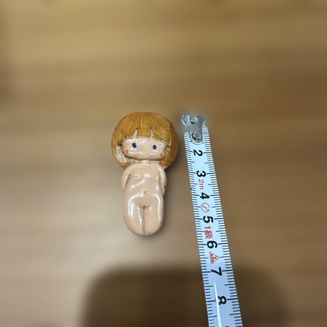 レトロな女の子　ブローチ — image 2