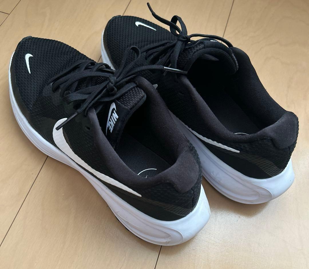 Nike Comfort ブラックスニーカー — image 2