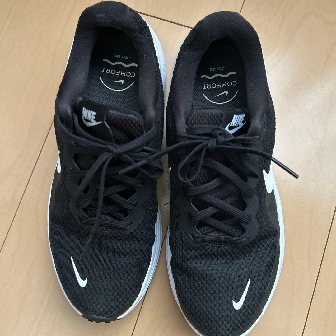 Nike Comfort ブラックスニーカー — image 3