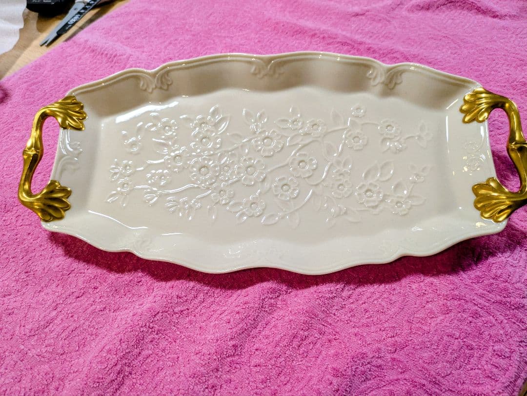【新品未使用】LENOX 陶器製 大きめ長方形トレイ ゴールドハンドル付き — image 2