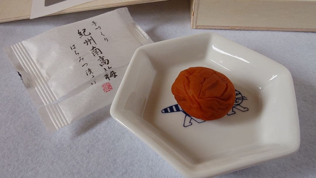 【新品未開封】至福の逸品 紀州南高梅 はちみつ漬け 木箱・専用紙袋付 — image 3