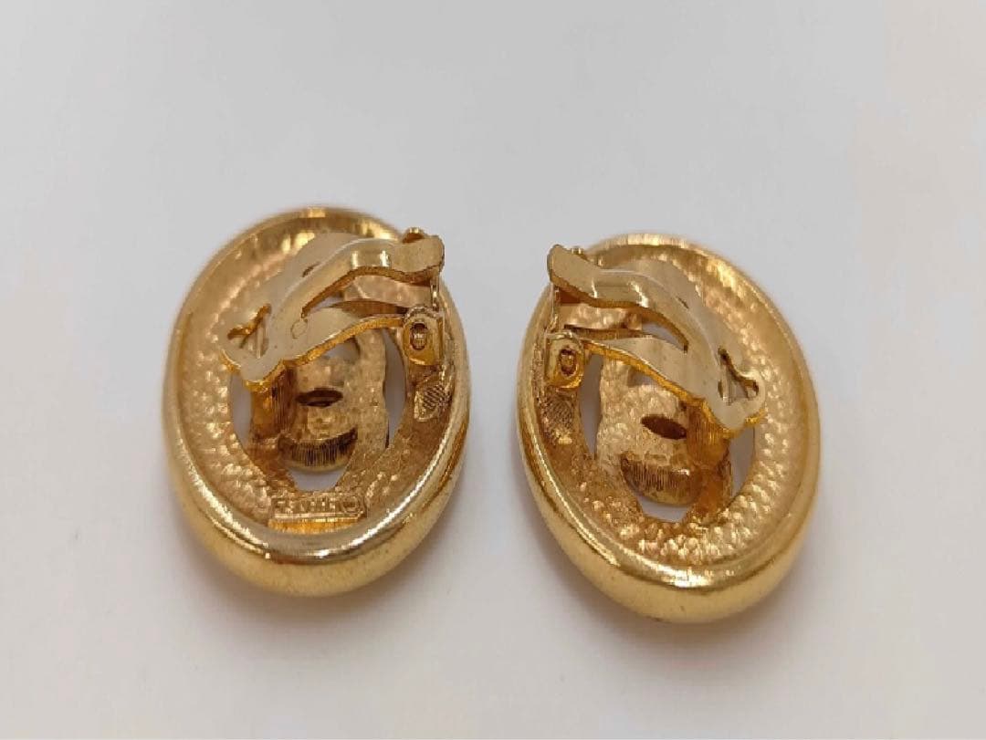 CHANEL ゴールド ロゴ イヤリング　CCココマーク — image 3