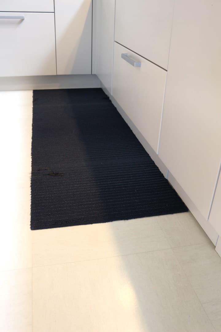 チルウィッチ キッチンマット 183×61cm スキニーストライプ ネイビー — image 2